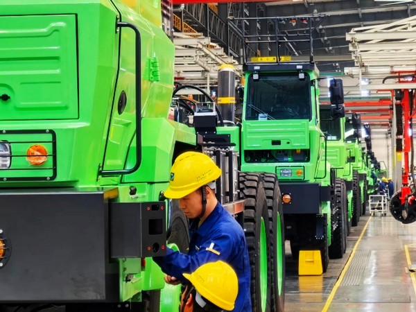 Governor of Jiangsu Visits XCMG for Innovation and Growth