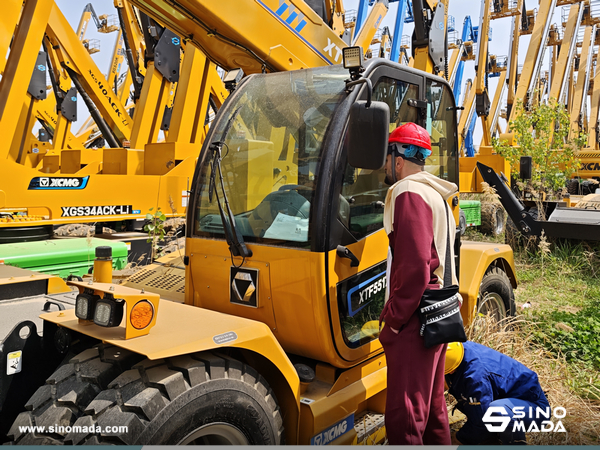 Russia Customer Visited XCMG Factory