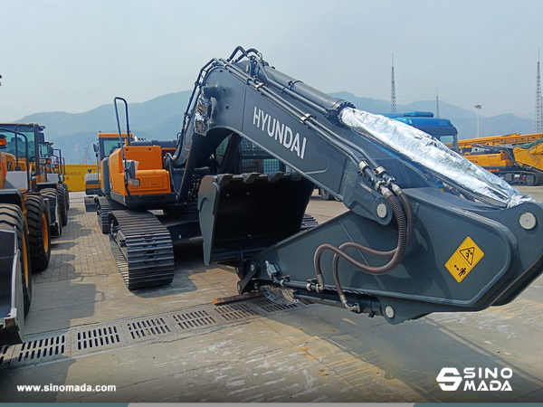 Algeria - 1 Unit HYUNDAI HX220HD Crawler Excavator
